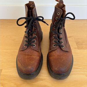 Distressed Dr Marten 1460 lace up boots in Tan Harvest. Women’s US size 8/ UK 6